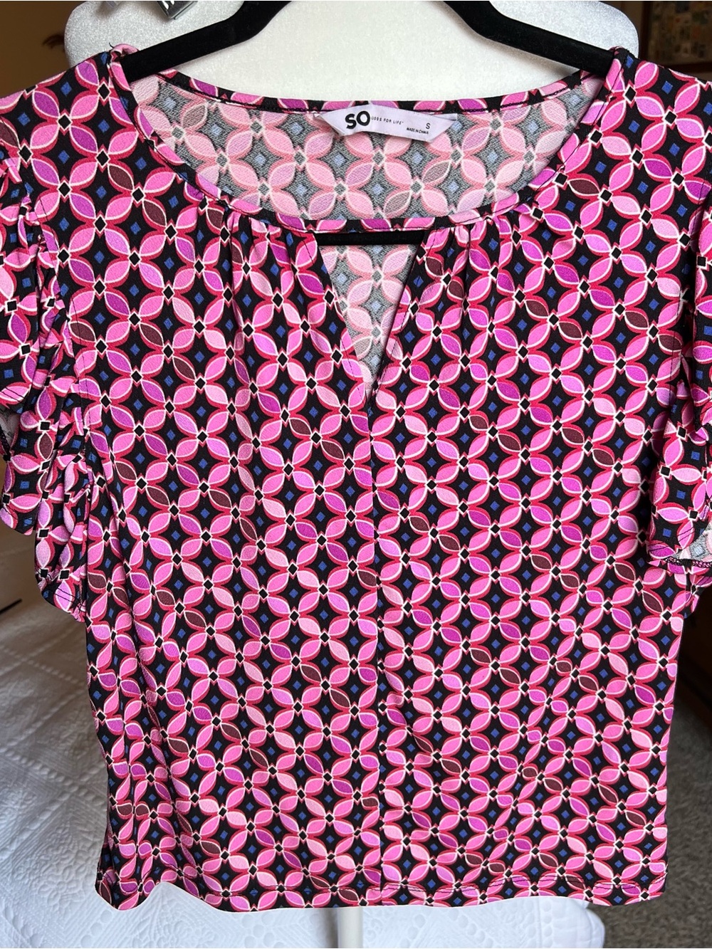 SO Pink and Black Geometric Keyhole Short Sleeve Blouse